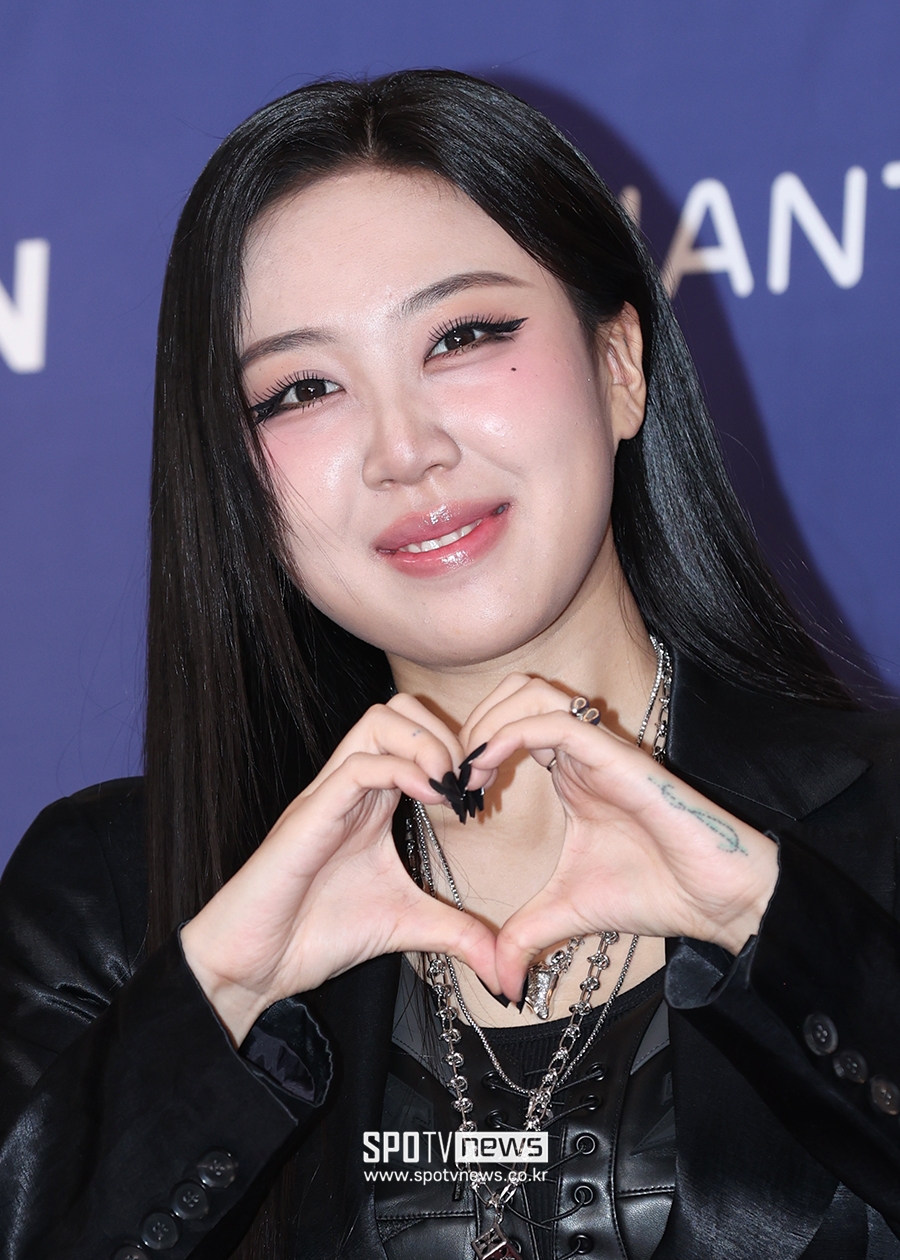 [포토S] 이영지, '하트 뿅'