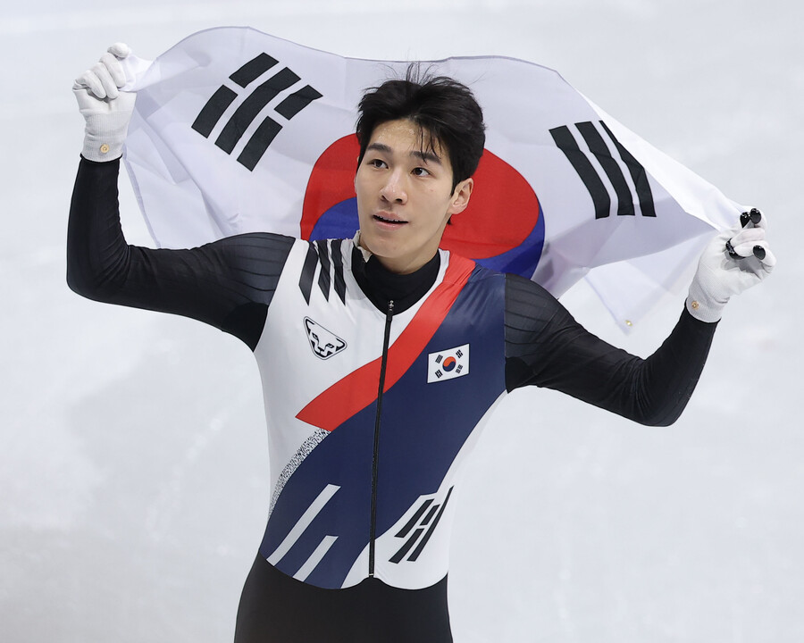 '팀킬 논란, 반칙왕' 황대헌 향한 한국 팬들 비판→중국은 대찬사 "우여곡절 와중에 메달 획득" 엄지 척