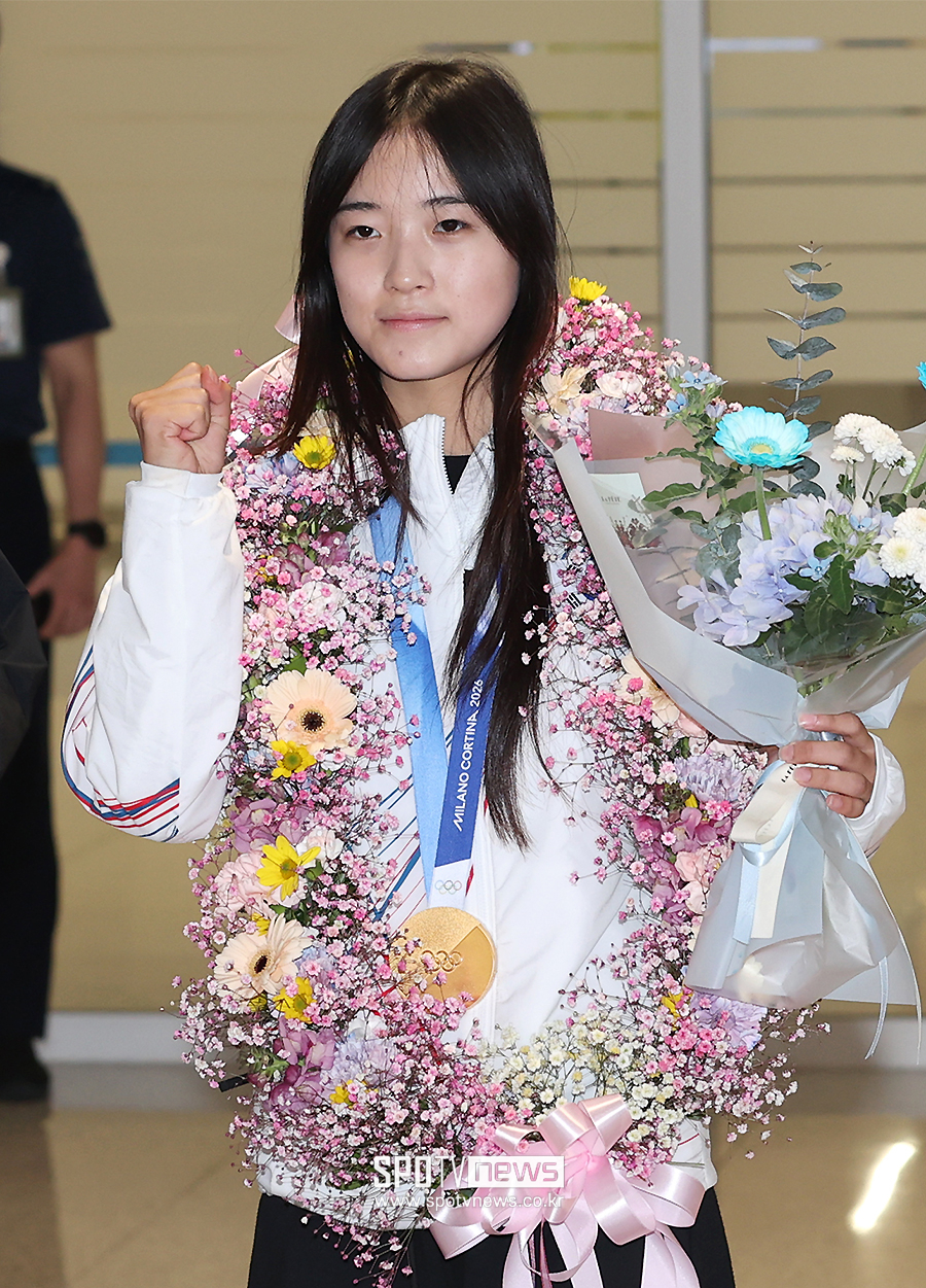 [포토S] 파이팅 외치는 최가온