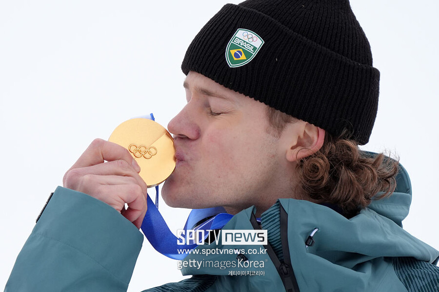 상상도 못한 대이변! 남미에서 동계 金 나왔다…축구하던 브라질 소년, 스키로 올림픽 금메달