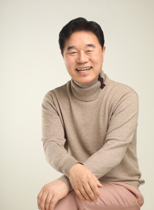'42년 섬유사업가' 늦깎이 가수 허도, K-트로트 전문 기획사 허프로덕션 설립