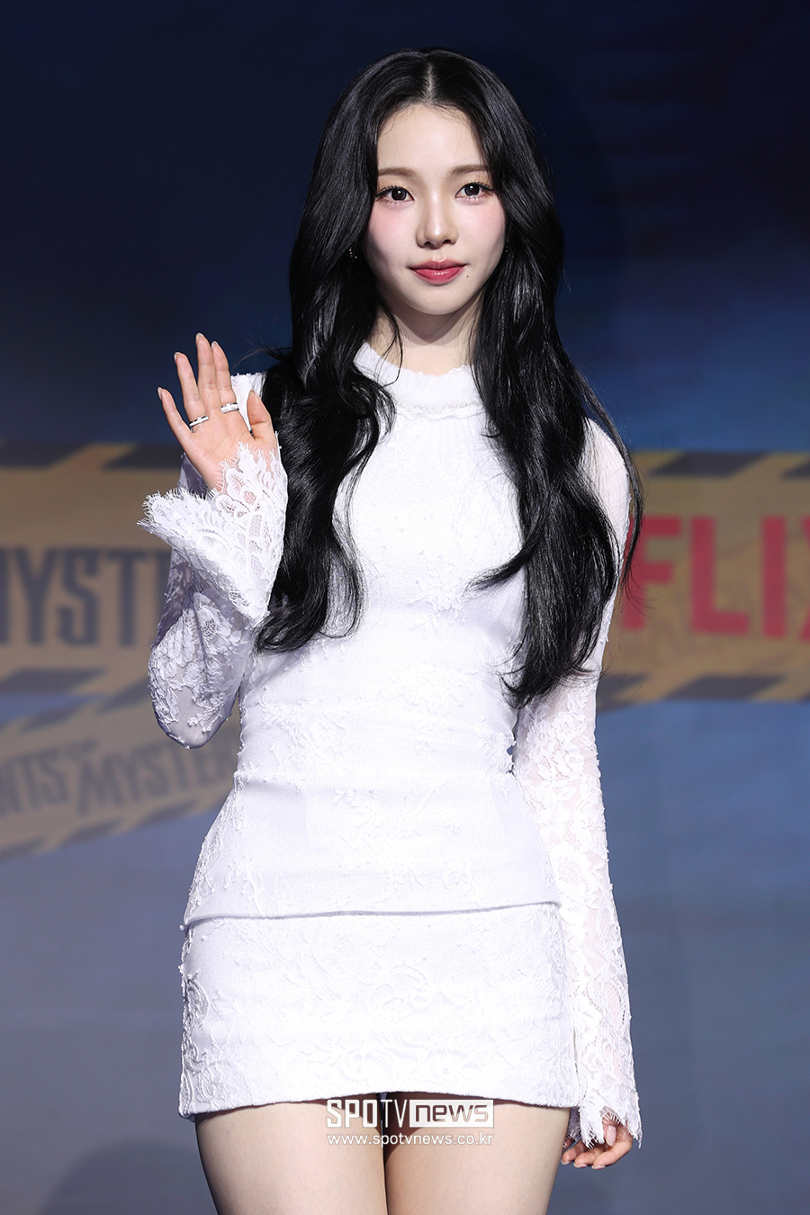 [포토S] 카리나, 'S라인 뽐내는 초밀착 원피스'
