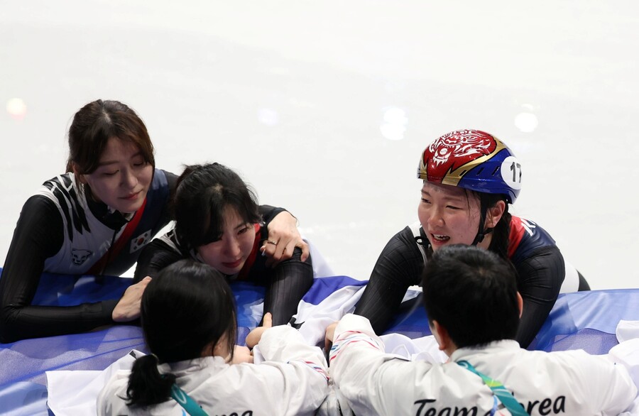 ▲ 한국 여자 쇼트트랙 대표팀이 8년 만에 3,000m 계주 금메달을 목에 걸었다. ⓒ연합뉴스