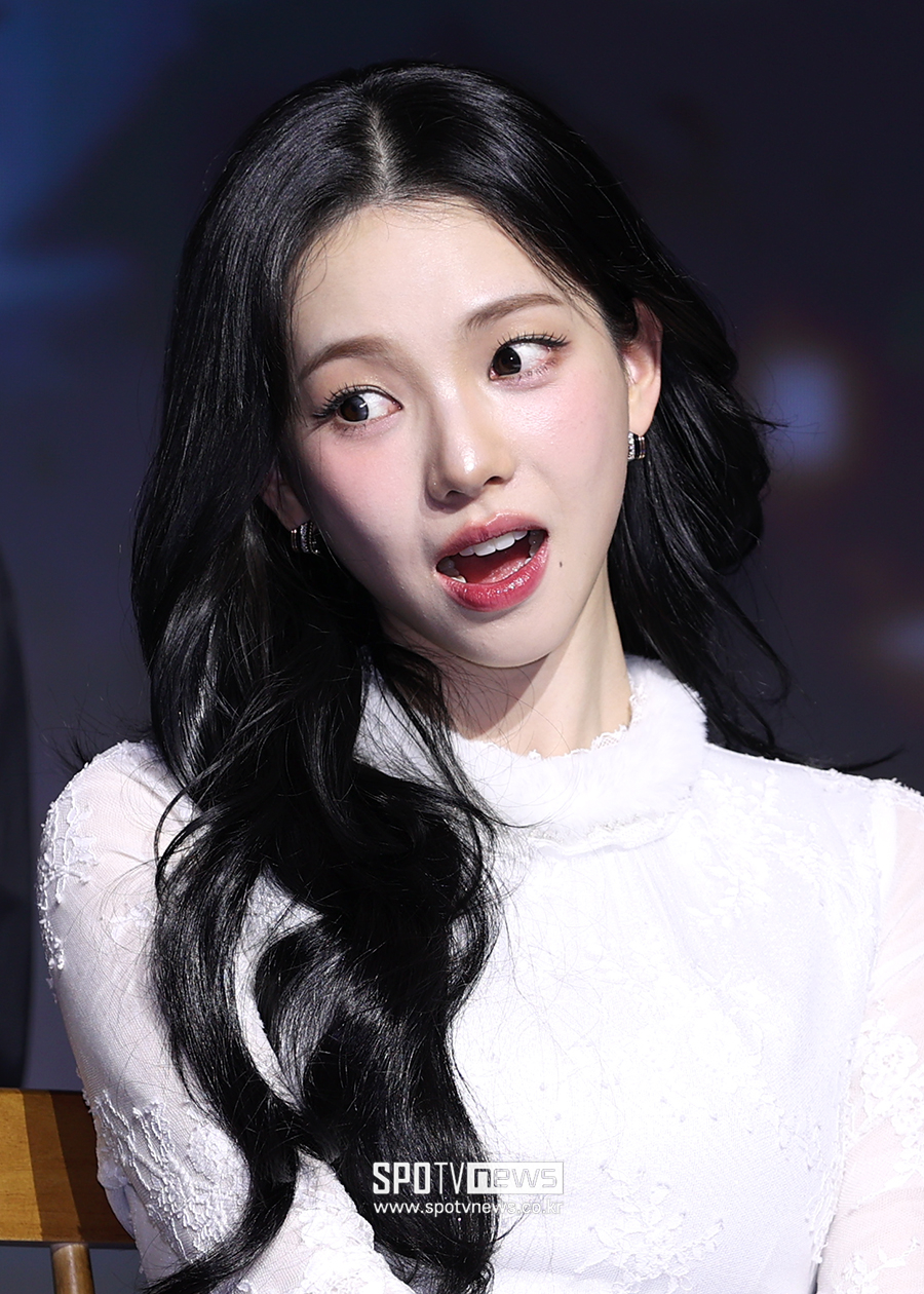 [포토S] 카리나, '놀라는 표정도 예뻐'