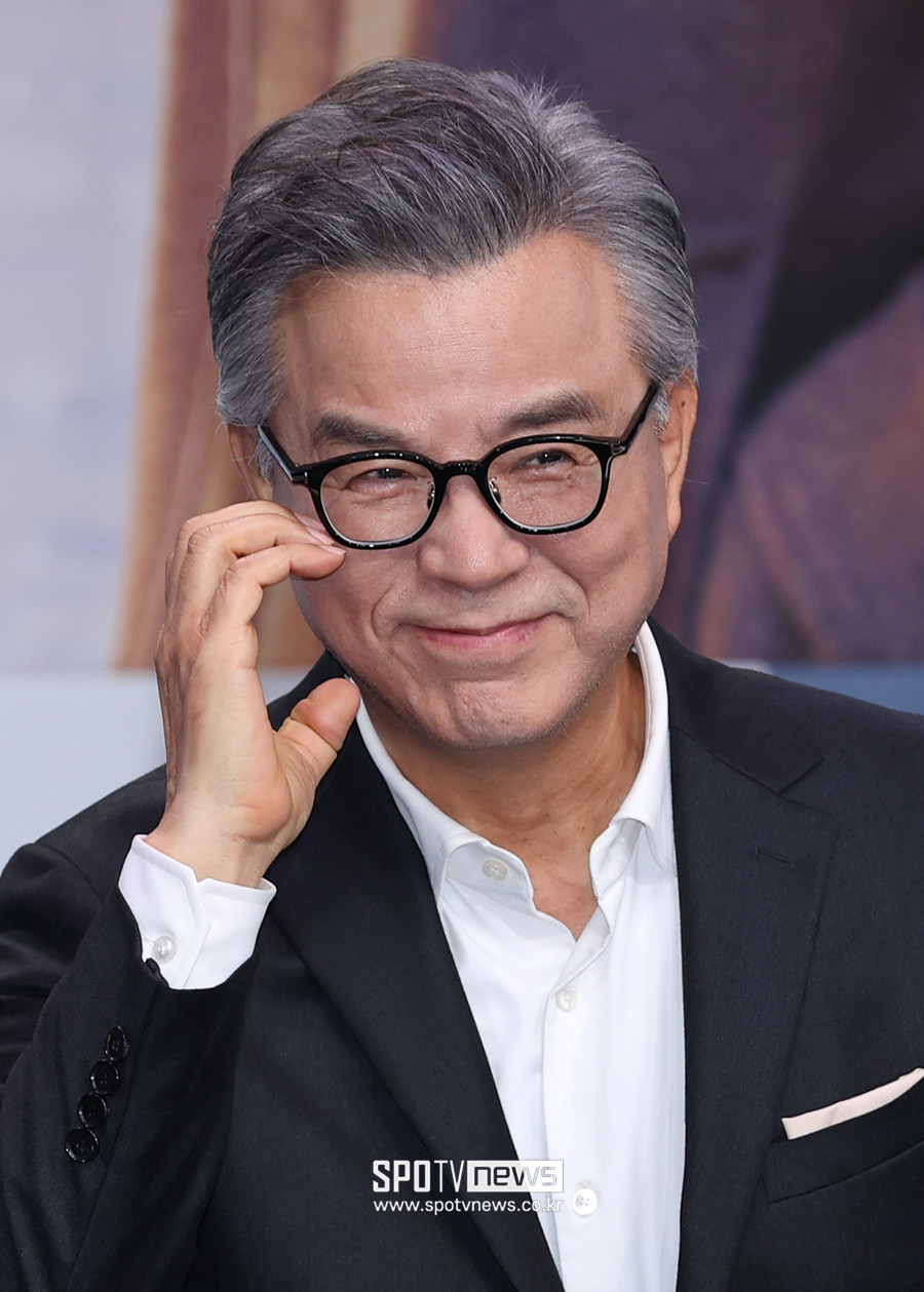 [포토S] 강석우, '볼하트 배웠어요'