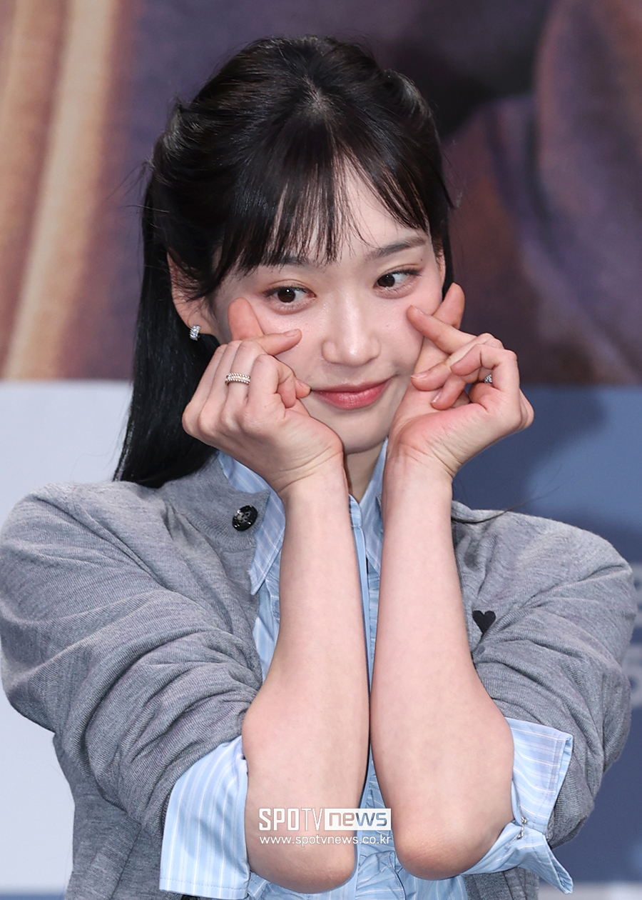 [포토S] 한지현, 깜찍 하트
