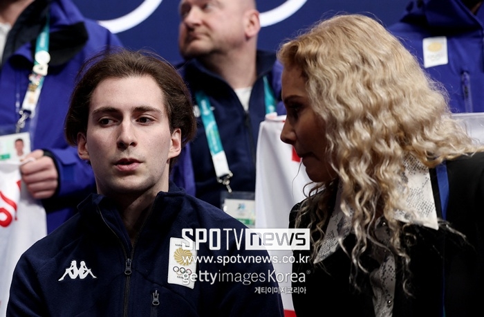 '징그럽다' 또 10대 선수 옆으로 다가가…결국 철퇴! 김연아가 작심발언한 그 코치, '지도 금지' 원천 차단