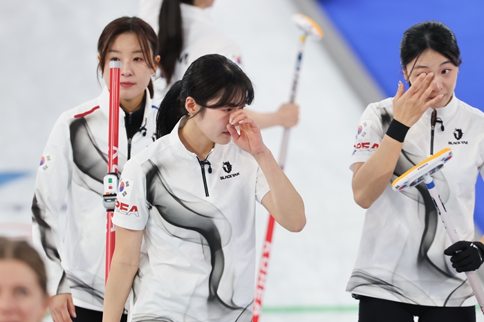 '항상 웃던 미모 군단' 한국 女컬링, 마지막 통한의 눈물…캐나다전 패배 → 최종 5위 준결승 실패