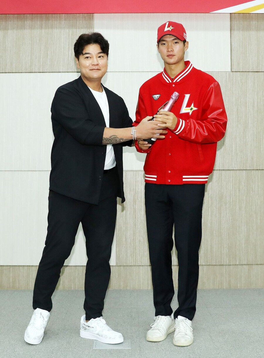 ▲ 추신수 보좌역은 김요셉의 타격 재질을 높게 평가하면서 몸이 완벽하게 만들어지면 구단 내야의 주축으로 성장할 선수라고 기대를 걸었다 ⓒSSG랜더스