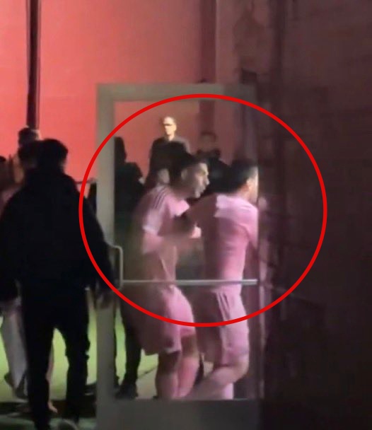 '이거 놔!' 메시 분노 폭발, 핵이빨 수아레스조차 쩔쩔매...손흥민 LAFC에 패한 뒤, 심판 판정에 격분