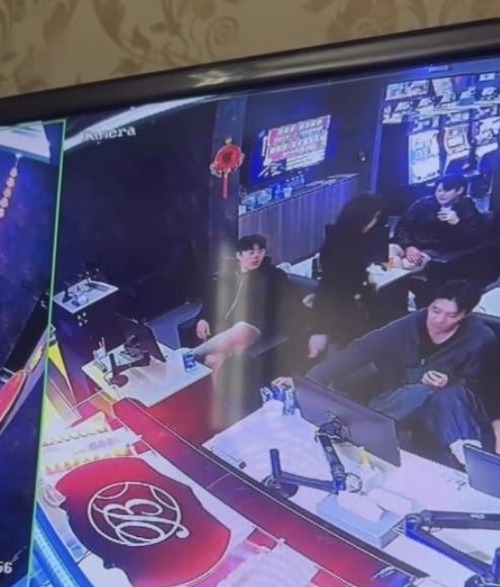 ▲ 해당 선수는 고승민 나승엽 김동혁 김세민 등 총 4명이다. 롯데는 자체 입장문을 통해 “나승엽, 고승민, 김동혁, 김세민 선수가 해당 국가에서 불법으로 분류되어 있는 장소에 방문한 것을 확인했습니다”고 해당 사실을 인정했다.ⓒ온라인 커뮤니티