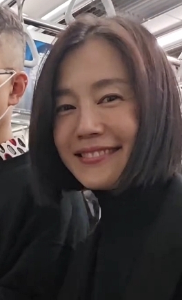 김지호, 공공 도서에 밑줄 그었다가 사과 "말도 안되게 부주의 했다"