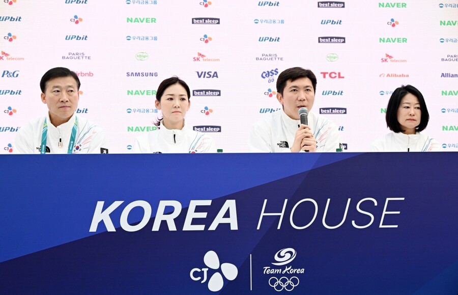 (왼쪽부터) 김택수 선수촌장, 이수경 선수단장, 유승민 대한체육회 회장, 김나미 대한체육회 사무총장 ⓒ대한체육회