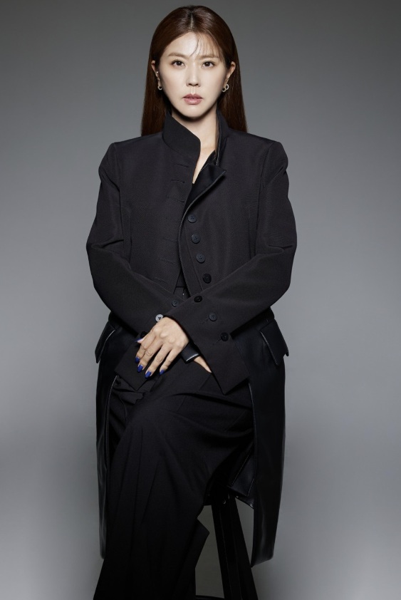 [단독]이윤미, 4년 만에 '본업' 컴백…이재욱·신예은과 '닥터 섬보이'