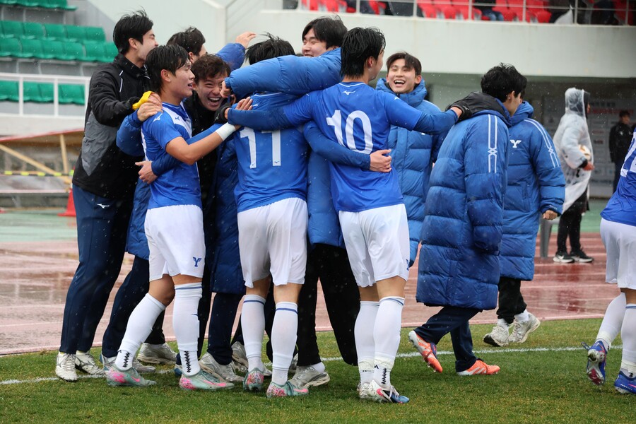 '장현빈 멀티골' 연세대, 퇴장에 운 경희대 압박해 3-1 승리…한산대첩기 우승
