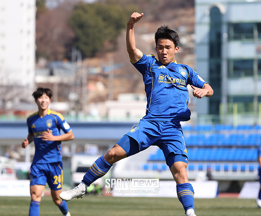 [포토S] 울산대 김재우, '점핑 어퍼컷!'
