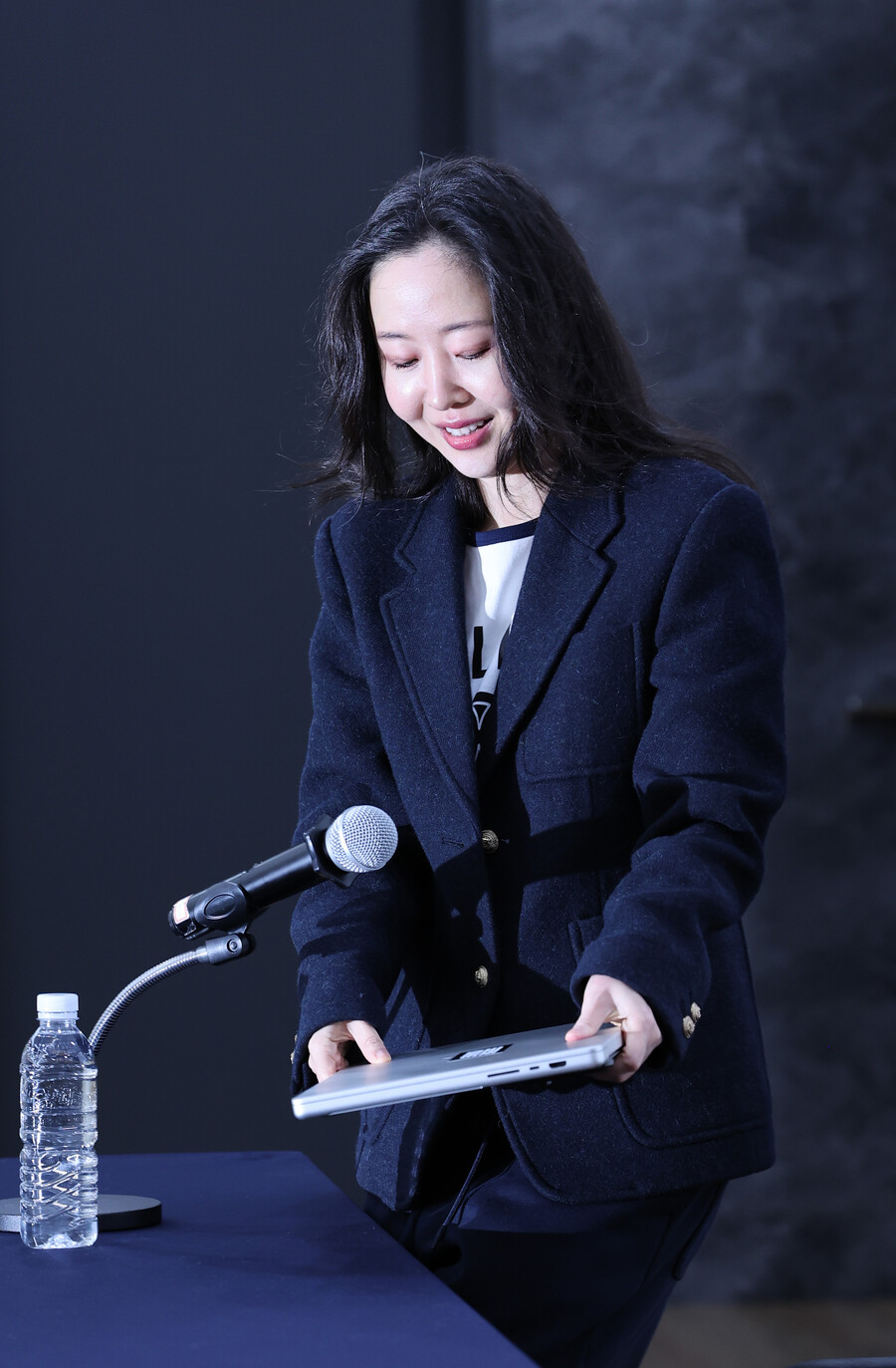 [속보]민희진 "255억 내려놓겠다…뉴진스 관련 모든 분쟁 종결하자" 하이브에 제안