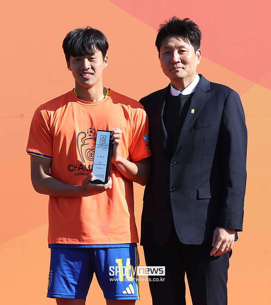 [포토S] 수비상 수상한 울산대 김정빈