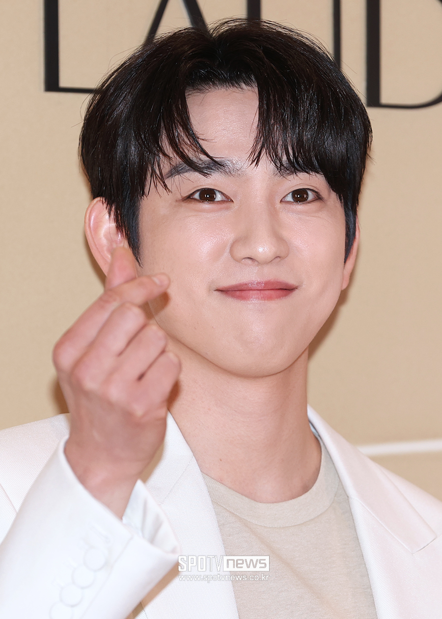 [포토S] 진영, '하트 뿅'