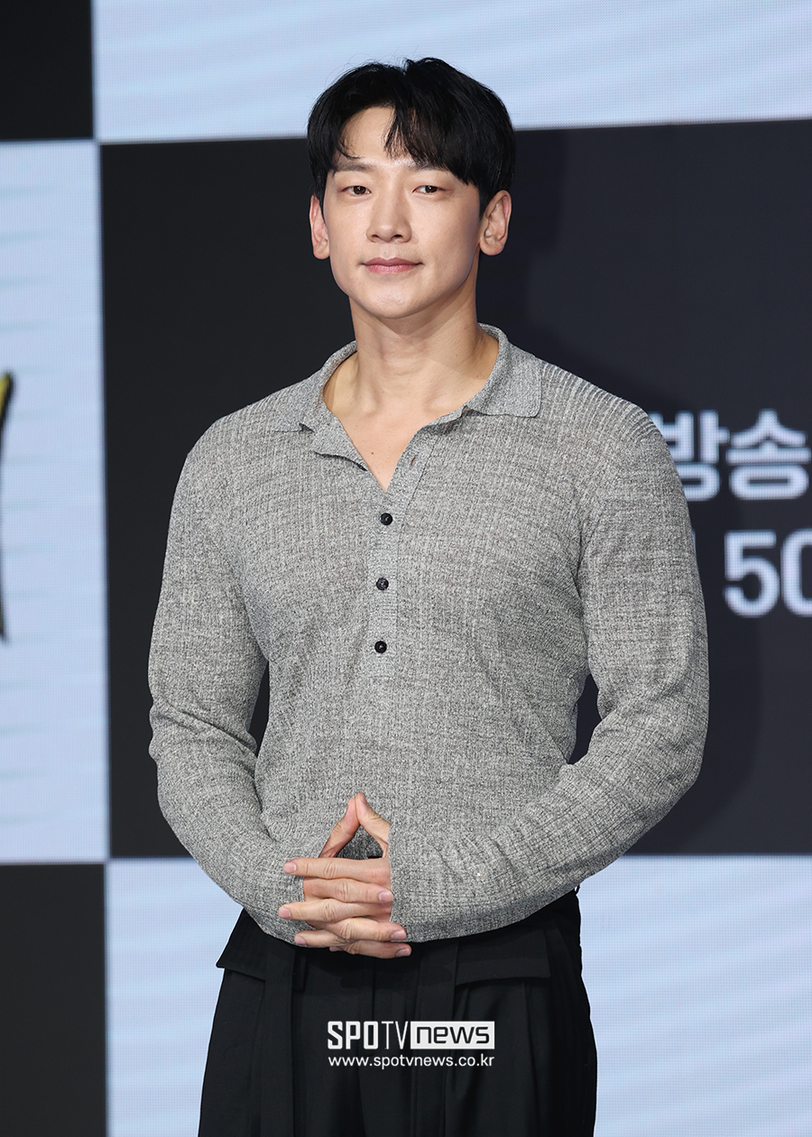 [포토S] 비, '가려지지 않는 근육질 몸매'