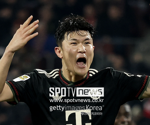 악! 韓 축구 대형사고…“김민재, 갑자기 훈련 중단…무릎 통증 호소”
