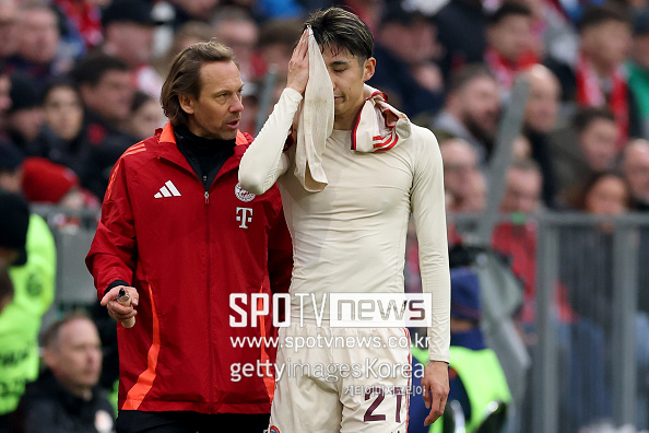 '또또또' 일본 축구 대형 사고 터졌다!...'허벅지 파열' 월드컵 3개월 앞두고 쓰러졌다→뮌헨도 골머리