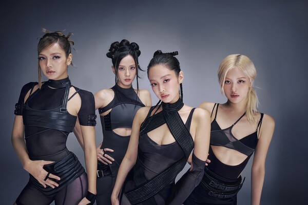 블랙핑크, 새 앨범 '데드라인' 발매 하루만에 146만장…K팝 걸그룹 신기록