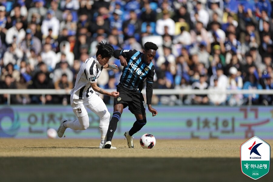 ▲ FC서울이 28일 오후 2시 인천축구전용경기장에서 펼쳐진 '하나은행 K리그1 2026' 개막전에서 인천 유나이티드를 2-1로 격파했다. 2024년 7월 이후 무려 581일 만에 펼쳐진 '경인더비'에서 승리하며 시즌 마수걸이 승리를 신고했다. 이날 승리로 서울은 상대 전적에서 12승 8무 11패로 우위를 점하게 됐다. ⓒ한국프로축구연맹