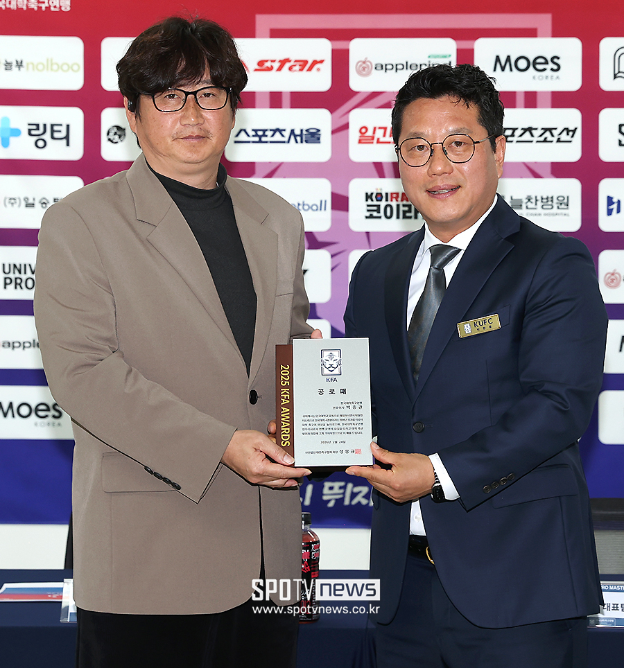 ▲ 한국대학축구연맹 박종관 전무이사 박한동 회장 ⓒ곽혜미 기자