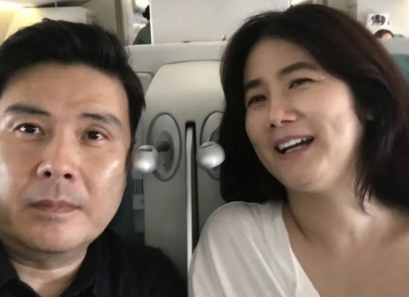 ▲ 심은하(왼쪽) 지상욱 부부. 출처|온라인 커뮤니티