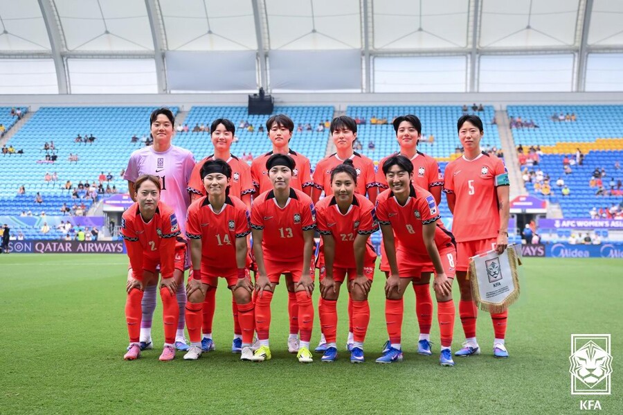 ▲ 비즈니스석 논란과 맞물려 여자 축구대표팀을 둘러싼 관심이 어느 때보다 커졌다. 이란전에 이어 필리핀전에서도 무실점 승리를 이어간 한국은 대회 첫 우승을 향해 순항하고 있다. ⓒ대한축구협회