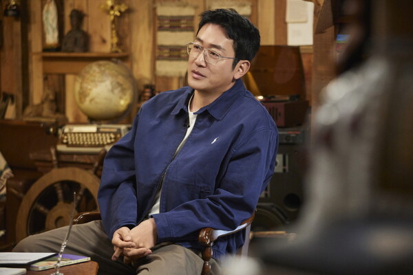 ▲ 지난 6일 첫 공개된 쿠팡플레이 예능 '강호동네서점'에 게스트로 출연한 하정우. 제공|쿠팡플레이