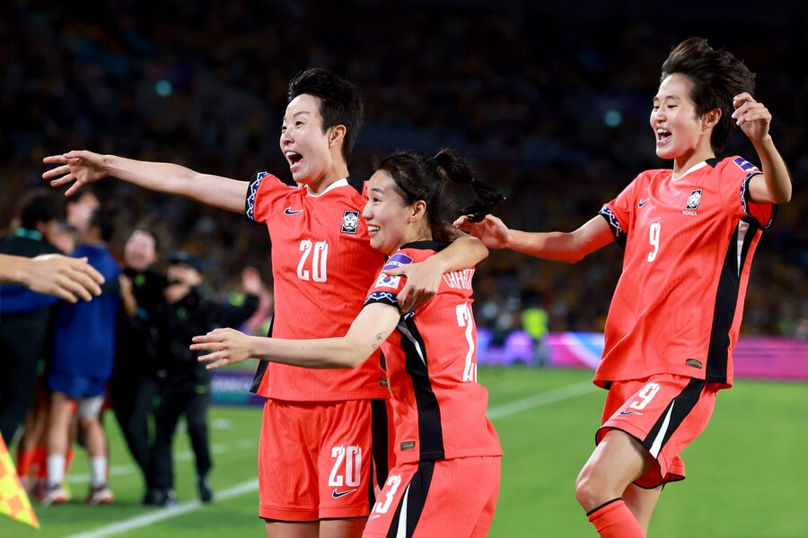 [아시안컵 REVIEW] '비즈니스석+프라다 논란' 여자 축구, 실력으로 입증...강호 호주와 3-3 무 '조 1위로 8강 진출'
