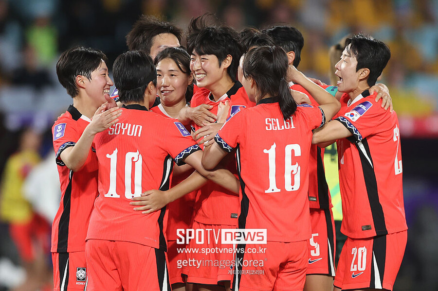 ▲ 홈 6만명 팬 앞에서 4년 전 패배를 설욕하리라 확신했던 호주가 한국 여자축구에 막혀 좌절감을 맛봤다. 비록 스코어는 3-3 무승부였지만, 호주 현지 언론과 선수단은 심리상 패배를 인정했다.