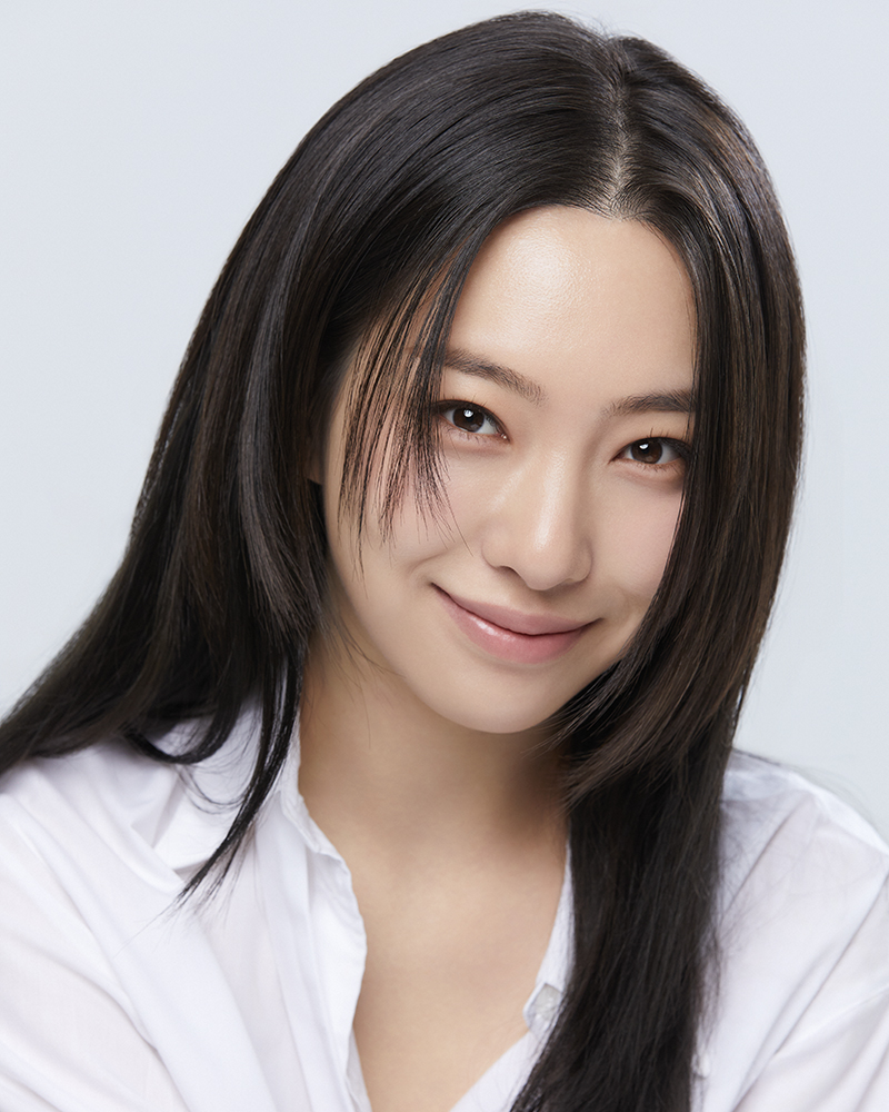 '황신혜 딸' 이진이, 母와 한 소속가 됐다…큐브엔터 전속계약[공식]
