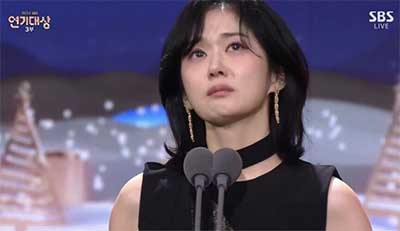 [단독]장나라, 숨진 소속사 직원 조문…조용히 슬픔 함께