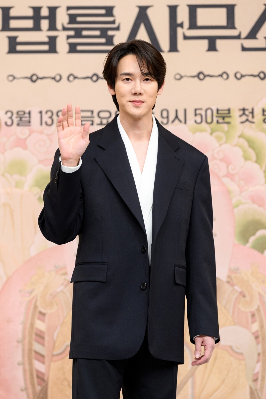 '신이랑' 유연석 "본격 코미디 연기는 처음…매회 다양한 부캐 보여줄 것"