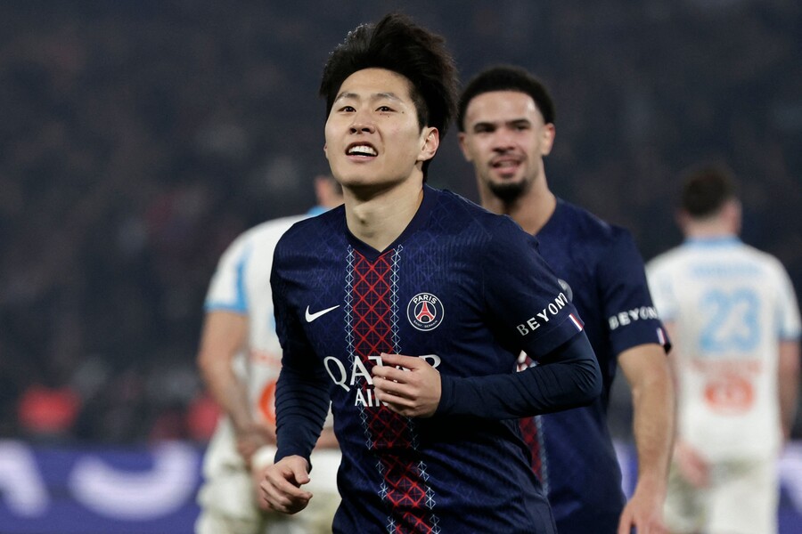‘골인 줄 알았는데’ 이강인 아쉬운 오프사이드…PSG, 첼시전 5골 폭발 → 5-2 완승 챔스 8강 성큼