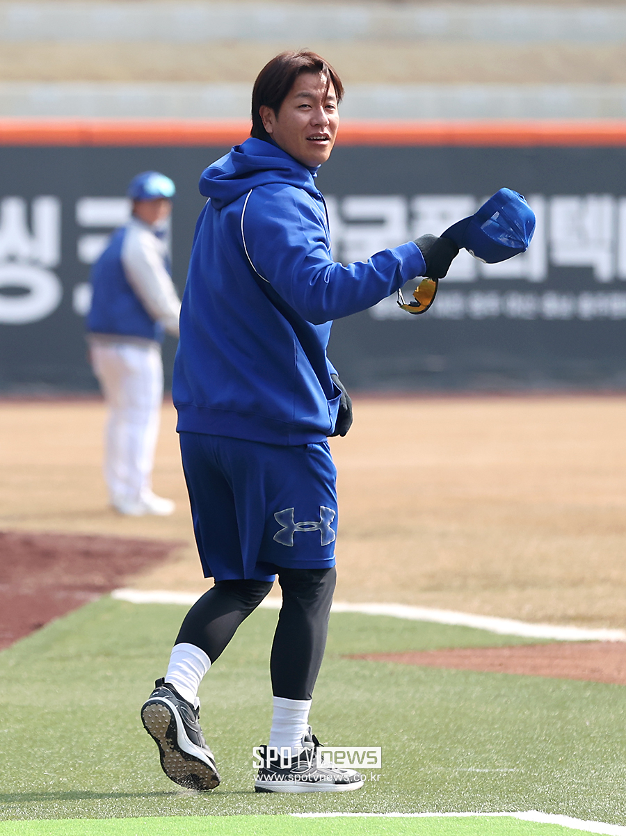 [포토S] 훈련 나서는 강민호
