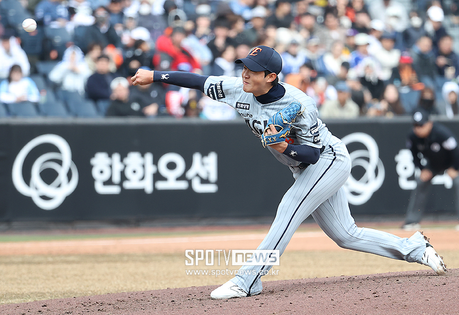 [포토S] 4회 마운드 오른 이상규