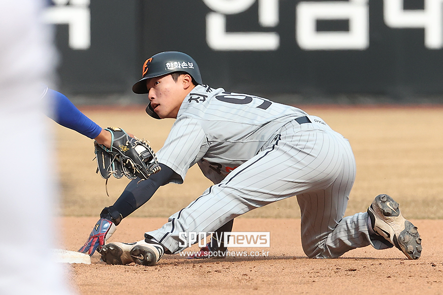 [포토S] 도루 성공하는 최유빈