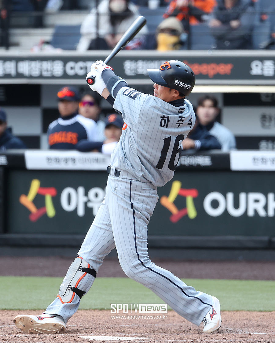[포토S] 적시타 날리는 하주석
