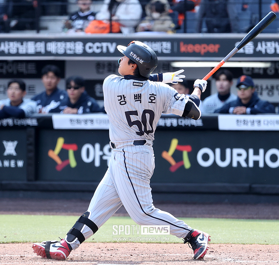 [포토S] 강백호, '역전 솔로포 쾅!'