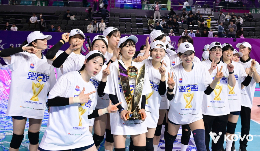 도로공사 8년 만에 정규리그 1위 확정…강소휘 18득점 활약, 챔피언결정전 직행