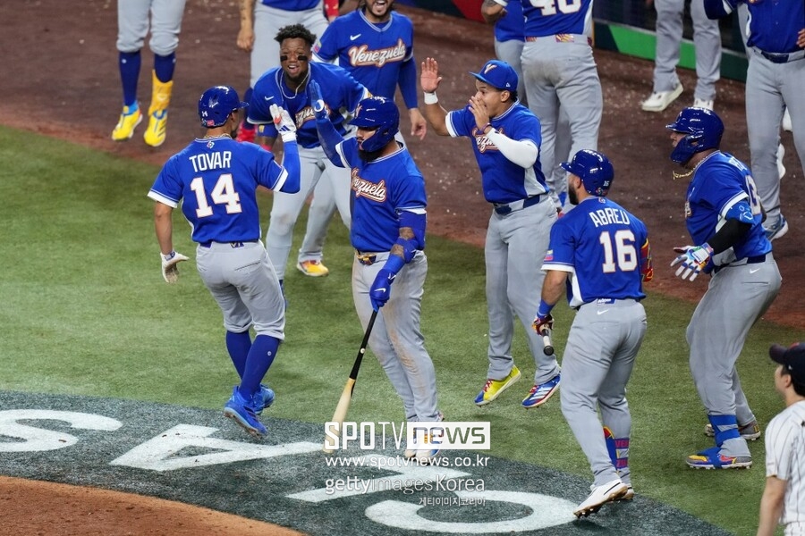 ▲ 베네수엘라 월드베이스볼클래식(WBC) 대표팀이 '디펜딩 챔피언' 일본을 격파하고 4강 진출에 성공함과 동시에 LA 올림픽 진출권까지 손에 쥐었다.