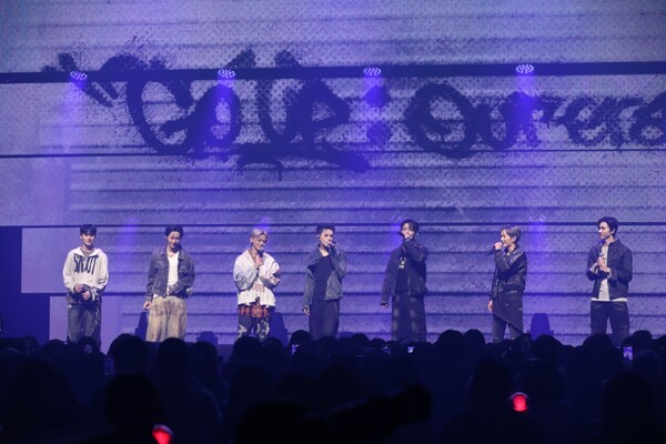 ▲ 지난 14, 15일 서울에서 데뷔 첫 콘서트 투어 '고 업 : 아워 에라' 서막을 연 휘브. 제공|씨제스 스튜디오