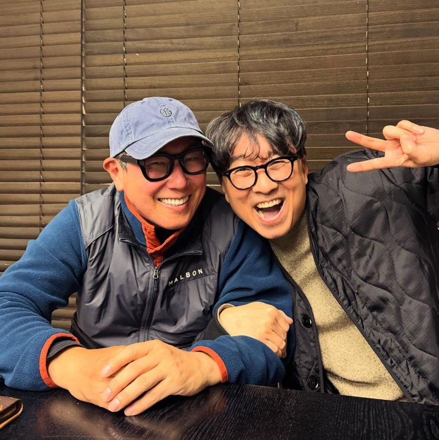 ▲ 가수 윤종신과 '1300만 감독' 장항준. 출처|윤종신 인스타그램.