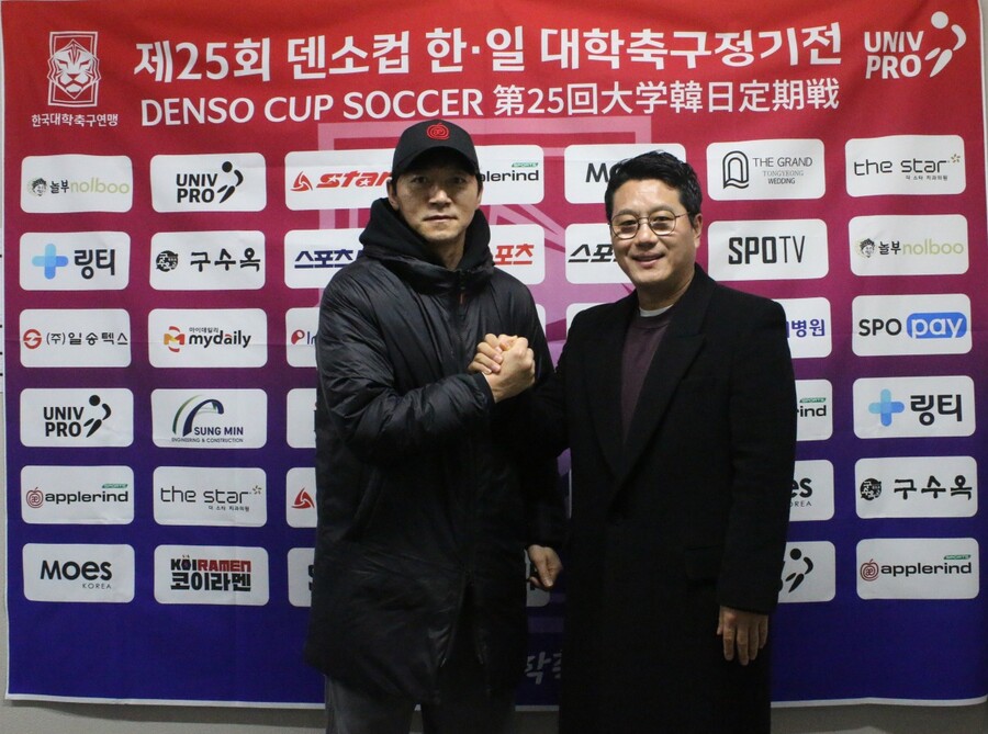 대학축구연맹 박한동 회장(오른쪽)과 김남일 홍보위원 ⓒ대학축구연맹