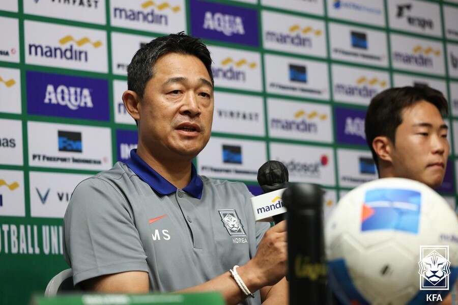 ▲ U-23 아시안컵에서 부진에 따라 이민성 감독은 나고야 아시안게임까지만 팀을 이끌며 금메달 획득이라는 당면 과제에 집중한다. 이를 위해 3월 A매치에는 유럽파를 총동원한 최정예로 국내서 훈련한다. ⓒ 대한축구협회
