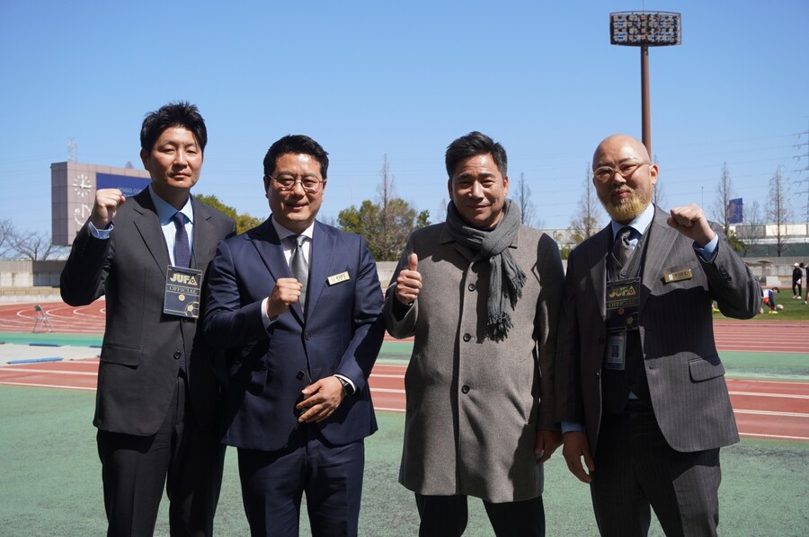 (왼쪽부터) 대학축구연맹 박준호 수석 부회장, 박한동 회장, UNIV PRO 김광진 단장, 윤종헌 부회장 ⓒ대학축구연맹